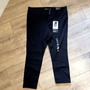 Women’s black stretch jeggings.